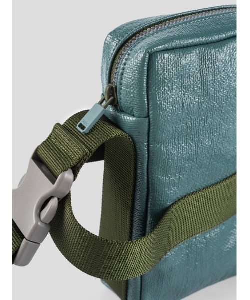 JNBY(ジェーエヌビーワイ)の「HOME LOB Adjustable-strap Crossbody Bag(ショルダーバッグ・レディース・ブラウン/ブラック/ブルー・ONE SIZE)」の15枚目の写真