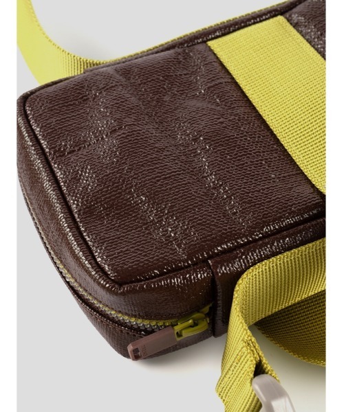 JNBY(ジェーエヌビーワイ)の「HOME LOB Adjustable-strap Crossbody Bag(ショルダーバッグ・レディース・ブラウン/ブラック/ブルー・ONE SIZE)」の12枚目の写真