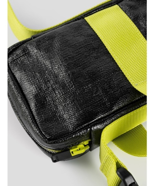 JNBY(ジェーエヌビーワイ)の「HOME LOB Adjustable-strap Crossbody Bag(ショルダーバッグ・レディース・ブラウン/ブラック/ブルー・ONE SIZE)」の8枚目の写真