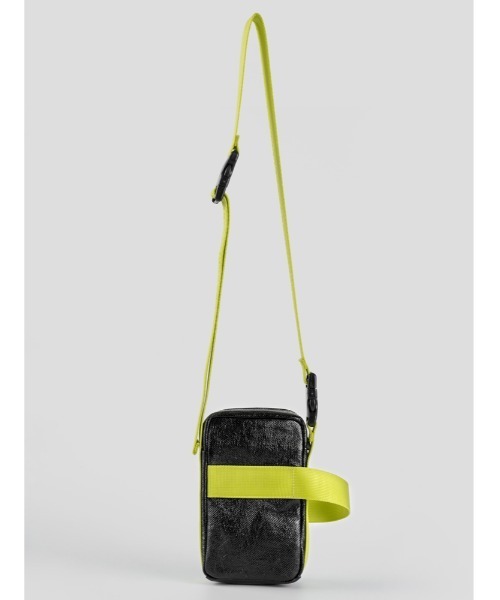 JNBY(ジェーエヌビーワイ)の「HOME LOB Adjustable-strap Crossbody Bag(ショルダーバッグ・レディース・ブラウン/ブラック/ブルー・ONE SIZE)」の6枚目の写真
