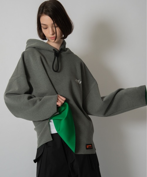 D.TT.K（ディティーティーケー）の「9 SLEEVE HOODIE　バイカラー配色　トレーニング　パーカー（パーカー・レディース・グレー/ブラック・MEDIUM/LARGE/SMALL）」の2枚目の写真