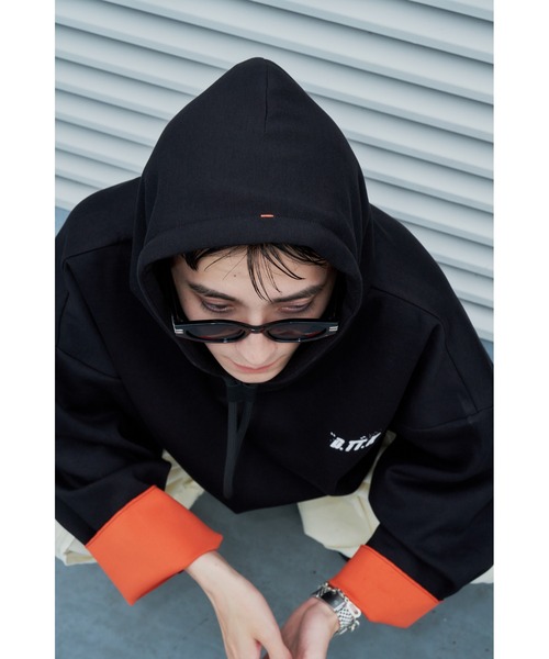 D.TT.K（ディティーティーケー）の「9 SLEEVE HOODIE　バイカラー配色　トレーニング　パーカー（パーカー・レディース・グレー/ブラック・MEDIUM/LARGE/SMALL）」の5枚目の写真