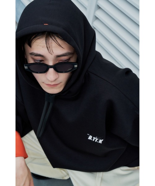 D.TT.K（ディティーティーケー）の「9 SLEEVE HOODIE　バイカラー配色　トレーニング　パーカー（パーカー・レディース・グレー/ブラック・MEDIUM/LARGE/SMALL）」の13枚目の写真