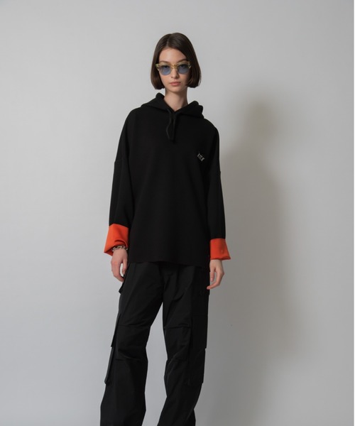 D.TT.K（ディティーティーケー）の「9 SLEEVE HOODIE　バイカラー配色　トレーニング　パーカー（パーカー・レディース・グレー/ブラック・MEDIUM/LARGE/SMALL）」の14枚目の写真