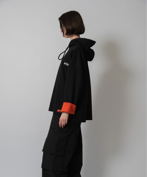 D.TT.K（ディティーティーケー）の「9 SLEEVE HOODIE　バイカラー配色　トレーニング　パーカー（パーカー・レディース・グレー/ブラック・MEDIUM/LARGE/SMALL）」の16枚目の写真