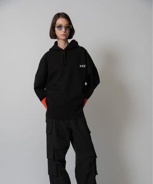 D.TT.K（ディティーティーケー）の「9 SLEEVE HOODIE　バイカラー配色　トレーニング　パーカー（パーカー・レディース・グレー/ブラック・MEDIUM/LARGE/SMALL）」の18枚目の写真