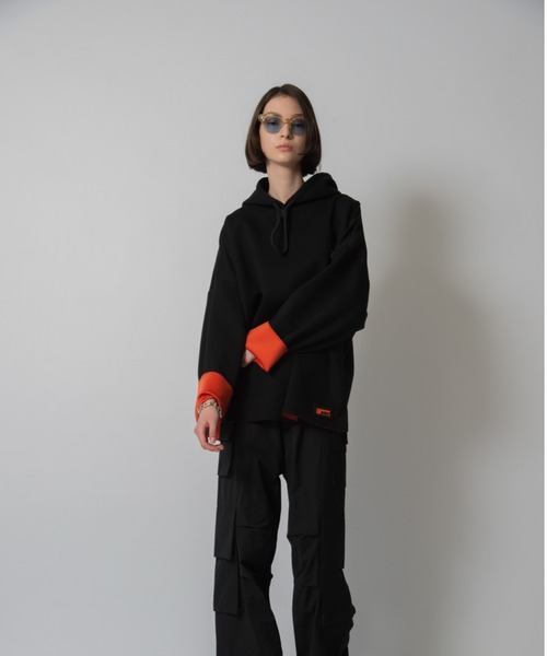 D.TT.K（ディティーティーケー）の「9 SLEEVE HOODIE　バイカラー配色　トレーニング　パーカー（パーカー・レディース・グレー/ブラック・MEDIUM/LARGE/SMALL）」の19枚目の写真