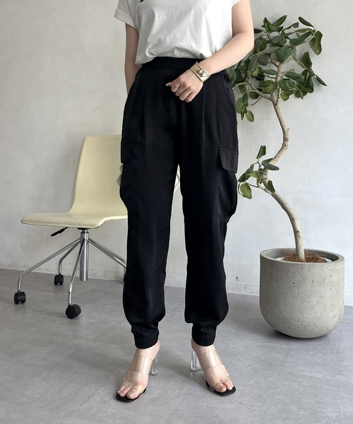 prose verse（プロズヴェール）の「サイドポケットサテンジョガーパンツ（カーゴパンツ・レディース・カーキ/グレー/ブラック・ﾌﾘ-）」の5枚目の写真