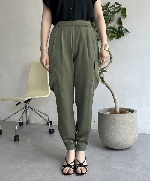 prose verse（プロズヴェール）の「サイドポケットサテンジョガーパンツ（カーゴパンツ・レディース・カーキ/グレー/ブラック・ﾌﾘ-）」の4枚目の写真