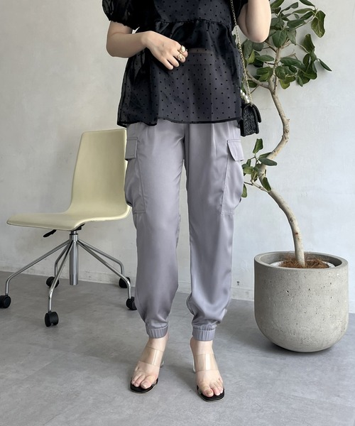 prose verse（プロズヴェール）の「サイドポケットサテンジョガーパンツ（カーゴパンツ・レディース・カーキ/グレー/ブラック・ﾌﾘ-）」の6枚目の写真