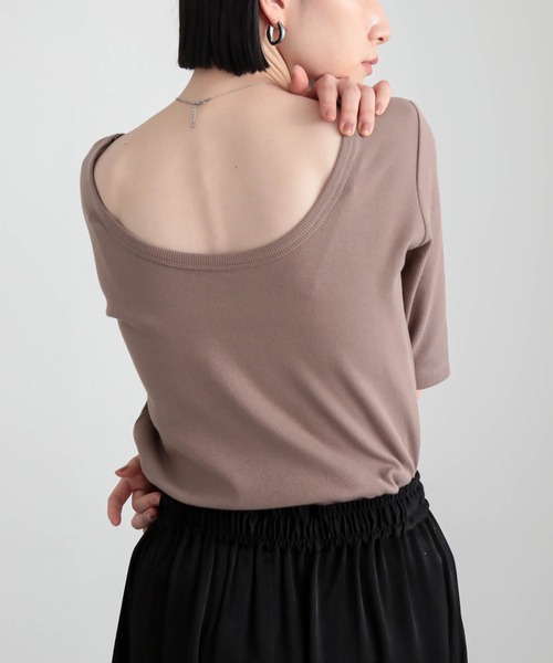 for/c（フォーシー）の「[新色追加]USAコットン前後2WAYバックシャンTシャツ【サスティナブル】（Tシャツ/カットソー・レディース・ホワイト/ブラック×ホワイト/ブラック/ライム/チャコールグレー/ネイビー/ライトブラウン/レッド・M/L/LL/S）」の5枚目の写真