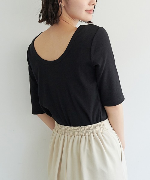 for/c（フォーシー）の「[新色追加]USAコットン前後2WAYバックシャンTシャツ【サスティナブル】（Tシャツ/カットソー・レディース・ホワイト/ブラック×ホワイト/ブラック/ライム/チャコールグレー/ネイビー/ライトブラウン/レッド・M/L/LL/S）」の3枚目の写真
