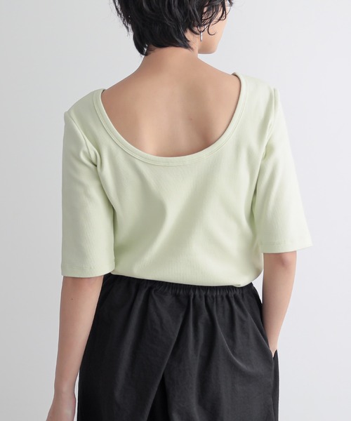 for/c（フォーシー）の「[新色追加]USAコットン前後2WAYバックシャンTシャツ【サスティナブル】（Tシャツ/カットソー・レディース・ホワイト/ブラック×ホワイト/ブラック/ライム/チャコールグレー/ネイビー/ライトブラウン/レッド・M/L/LL/S）」の10枚目の写真