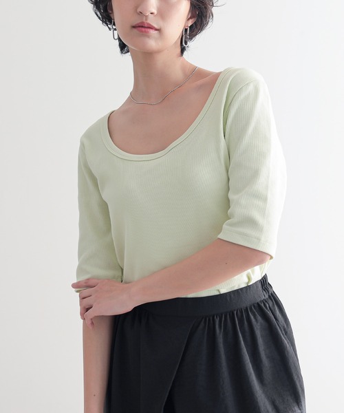 for/c（フォーシー）の「[新色追加]USAコットン前後2WAYバックシャンTシャツ【サスティナブル】（Tシャツ/カットソー・レディース・ホワイト/ブラック×ホワイト/ブラック/ライム/チャコールグレー/ネイビー/ライトブラウン/レッド・M/L/LL/S）」の11枚目の写真
