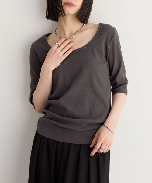 for/c（フォーシー）の「[新色追加]USAコットン前後2WAYバックシャンTシャツ【サスティナブル】（Tシャツ/カットソー・レディース・ホワイト/ブラック×ホワイト/ブラック/ライム/チャコールグレー/ネイビー/ライトブラウン/レッド・M/L/LL/S）」の18枚目の写真