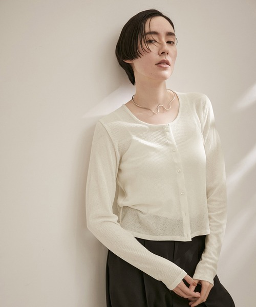 SALON adam et rope'(サロン アダム エ ロペ)の「KINANリブショートシアーカーディガン【洗える】(カーディガン/ボレロ・レディース・ブラック/オフホワイト/パープル・FREE)」の2枚目の写真