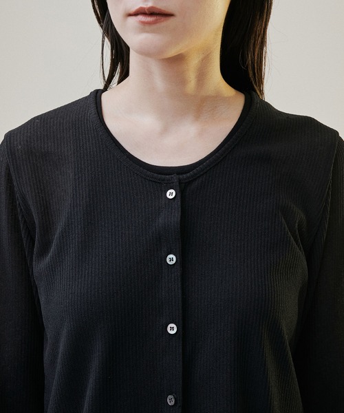 SALON adam et rope'(サロン アダム エ ロペ)の「KINANリブショートシアーカーディガン【洗える】(カーディガン/ボレロ・レディース・ブラック/オフホワイト/パープル・FREE)」の8枚目の写真