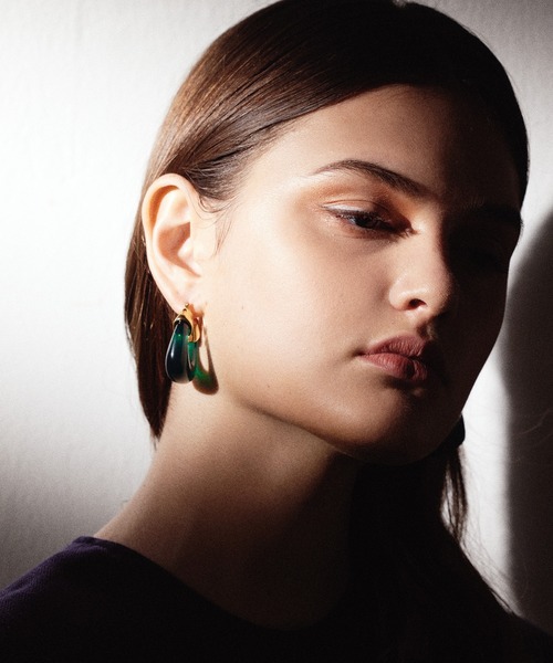 CENE(セネ)の「【CENE】セネ/カラークリアフープ(ピアス(両耳用)・レディース・グリーン/ホワイト/クリア・FREE)」の4枚目の写真