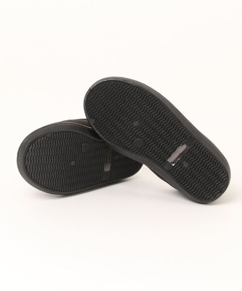 petit main(プティマイン)の「ハートシューズ(ローファー・キッズ・アイボリー/ブラック・15cm/16cm/14cm/18cm/17cm)」の4枚目の写真