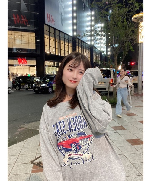 DEVICE(デバイス)の「【DEVICE×佐藤かれん】ルーズグラフィック CARプリント 裏毛 スウェット トレーナー(スウェット・レディース・グレー・FREE)」の6枚目の写真
