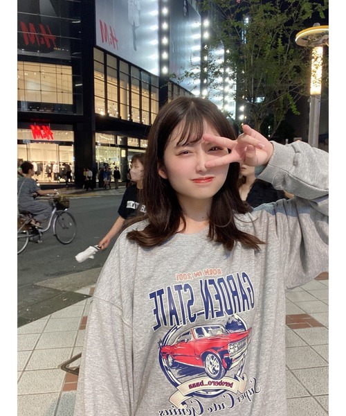 DEVICE(デバイス)の「【DEVICE×佐藤かれん】ルーズグラフィック CARプリント 裏毛 スウェット トレーナー(スウェット・レディース・グレー・FREE)」の5枚目の写真