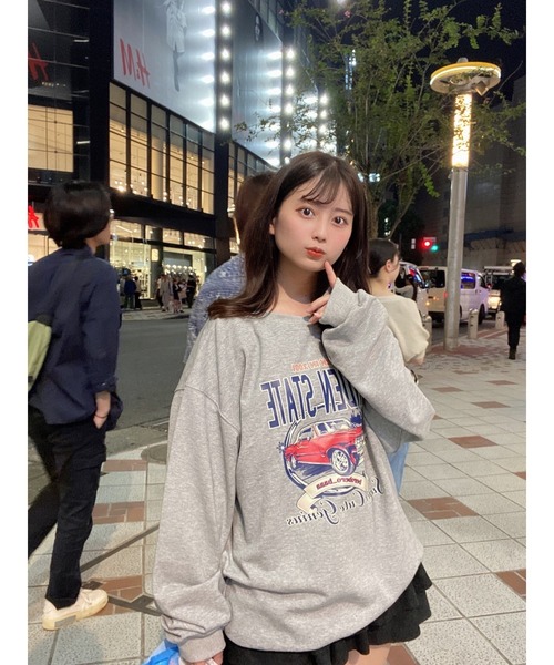 DEVICE(デバイス)の「【DEVICE×佐藤かれん】ルーズグラフィック CARプリント 裏毛 スウェット トレーナー(スウェット・レディース・グレー・FREE)」の7枚目の写真