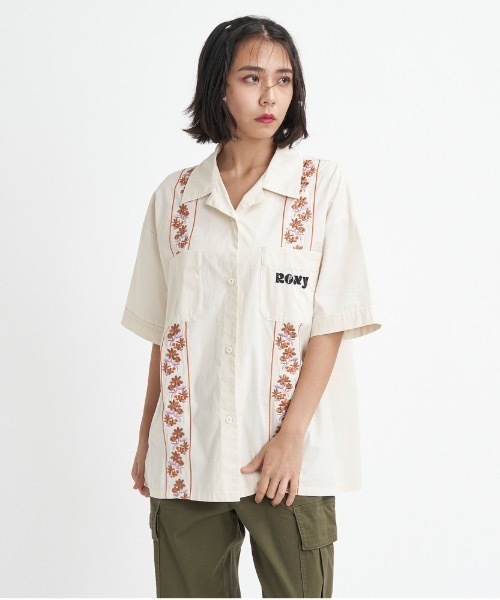 ROXY(ロキシー)の「WALKING ON AIR/ロキシーマルチ柄ゆったりシルエットキューバシャツ(シャツ/ブラウス・レディース・パープル/マルチ/ナチュラル・MEDIUM/LARGE/SMALL)」の6枚目の写真