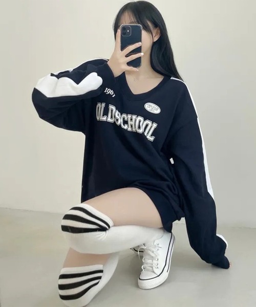 LYEON(リヨン)の「Vネックユニフォームスウェット(スウェット・レディース・グレー/ネイビー・FREE)」の17枚目の写真