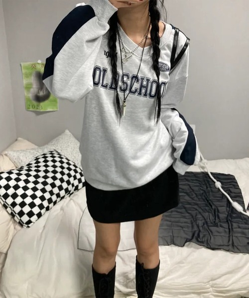 LYEON(リヨン)の「Vネックユニフォームスウェット(スウェット・レディース・グレー/ネイビー・FREE)」の5枚目の写真