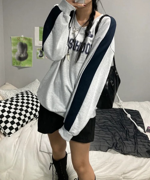 LYEON(リヨン)の「Vネックユニフォームスウェット(スウェット・レディース・グレー/ネイビー・FREE)」の11枚目の写真
