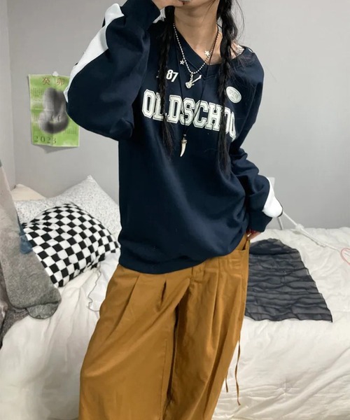 LYEON(リヨン)の「Vネックユニフォームスウェット(スウェット・レディース・グレー/ネイビー・FREE)」の3枚目の写真