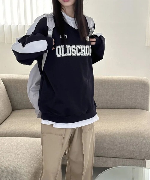 LYEON(リヨン)の「Vネックユニフォームスウェット(スウェット・レディース・グレー/ネイビー・FREE)」の4枚目の写真