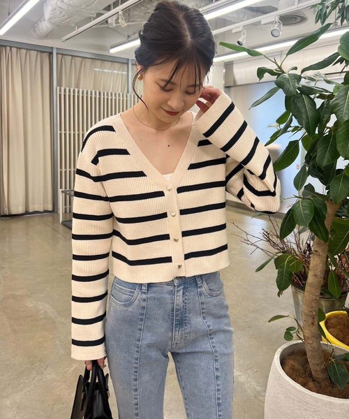 one after another NICE CLAUP(ワンアフターアナザーナイスクラップ)の「ハートボタンベルスリーブカーディガン(カーディガン/ボレロ・レディース・ホワイト×ブラック/ブラック/サックスブルー/ピンク/オフホワイト/杢グレー・FREE)」の8枚目の写真