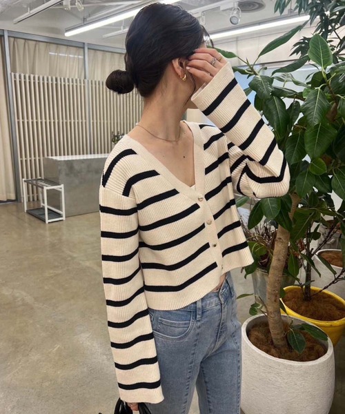 one after another NICE CLAUP(ワンアフターアナザーナイスクラップ)の「ハートボタンベルスリーブカーディガン(カーディガン/ボレロ・レディース・ホワイト×ブラック/ブラック/サックスブルー/ピンク/オフホワイト/杢グレー・FREE)」の7枚目の写真