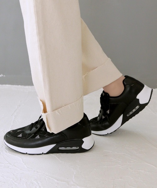 grandfleur（グランドフルール）の「軽量厚底 レース柄 エアーソール スニーカー（スニーカー・レディース・ホワイト/ピンク/ブラック・23.0cm/23.5cm/24.0cm/24.5cm/22.5cm/25.0cm）」の2枚目の写真