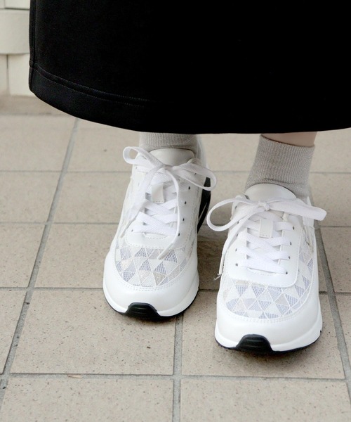 grandfleur（グランドフルール）の「軽量厚底 レース柄 エアーソール スニーカー（スニーカー・レディース・ホワイト/ピンク/ブラック・23.0cm/23.5cm/24.0cm/24.5cm/22.5cm/25.0cm）」の4枚目の写真