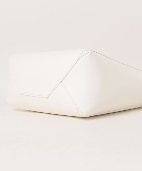 KOBE LETTUCE（コウベレタス）の「A4サイズ収納可 ショルダー付き2Way メニーポケットトートバッグ（トートバッグ・レディース・ブラック/アイボリー/グレイッシュベージュ・FREE）」の5枚目の写真