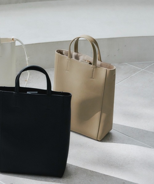 KOBE LETTUCE（コウベレタス）の「A4サイズ収納可 ショルダー付き2Way メニーポケットトートバッグ（トートバッグ・レディース・ブラック/アイボリー/グレイッシュベージュ・FREE）」の3枚目の写真