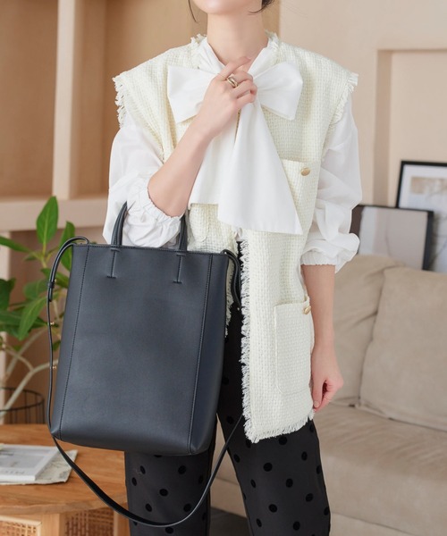 KOBE LETTUCE（コウベレタス）の「A4サイズ収納可 ショルダー付き2Way メニーポケットトートバッグ（トートバッグ・レディース・ブラック/アイボリー/グレイッシュベージュ・FREE）」の2枚目の写真