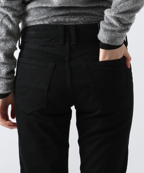 5351 POUR LES FEMMES(ゴーサンゴーイチプールファム)の「スリムストレートデニム ブラック(デニムパンツ・レディース・ブラック・0/1/2)」の8枚目の写真