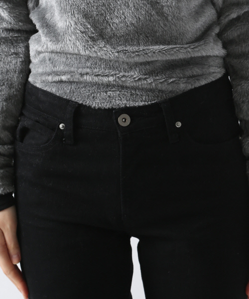 5351 POUR LES FEMMES(ゴーサンゴーイチプールファム)の「スリムストレートデニム ブラック(デニムパンツ・レディース・ブラック・0/1/2)」の9枚目の写真