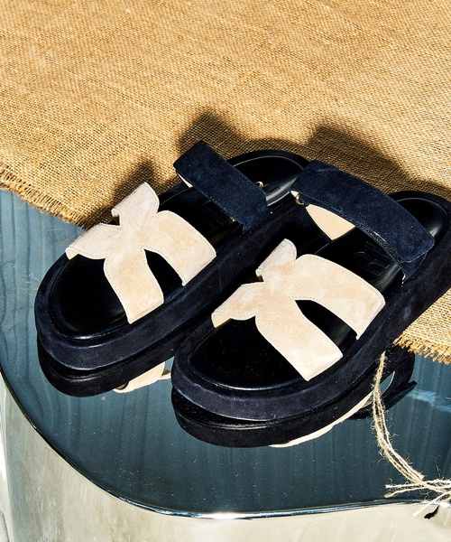 GRISE（グリーズ）の「GRISEレザーアツゾコカットワークミュールサンダル（サンダル・レディース・ベージュ系その他/ブラウン/ブラック×ブラック・MEDIUM/SMALL/X-LARGE/LARGE）」の2枚目の写真