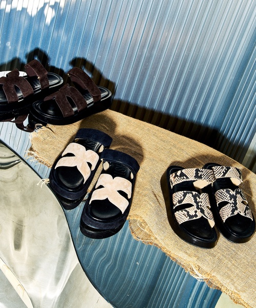 GRISE（グリーズ）の「GRISEレザーアツゾコカットワークミュールサンダル（サンダル・レディース・ベージュ系その他/ブラウン/ブラック×ブラック・MEDIUM/SMALL/X-LARGE/LARGE）」の5枚目の写真