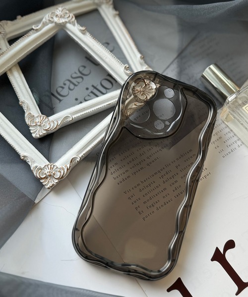 NOLITA LABORATORY（ノリータラボラトリー）の「【 NOLITA / ノリータ 】くねくね ソフトシリコン アイフォンケース アイフォンカバー iPhone 17 / 17pro / 17proMax / Air / 16 / 16pro / 16proMax / 16plus / 16e / 14 / 15 / 7 / 8 / SE2 / SE3 / 11 / 12 / 13（スマホケース/カバー・レディース・クリア/ホワイト/ブラック/クリアブラウン/シルバー/ピンク・iPhone 14/iPhone 14 Pro/iPhone 14 Pro Max/iPhone 15/iPhone 15 Pro/iPhone 15 Pro Max/iPhone 14 Plus/iPhone 15 Plus/iPhone 13/iPhone 13 Pro/iPhone 13 Pro Max/iPhone 11/iPhone 11 Pro/iPhone 12/iPhone 12 Pro/iPhone 12 Pro Max/iPhone 11 Pro Max/iPhone 7/8/SE(第2/第3世代)/iPhone 16/iPhone 16 Plus/iPhone 16 Pro/iPhone 16 Pro Max/iPhone 12 mini/iPhone 13 mini/iPhone 17/iPhone 17 Pro/iPhone 17 Pro Max/iPhone Air/iPhone 16e）」の8枚目の写真