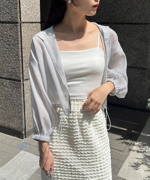 one after another NICE CLAUP（ワンアフターアナザーナイスクラップ）の「シアーボリュームマウンテンパーカー（マウンテンパーカー・レディース・オフホワイト/グレイッシュベージュ/グレー・FREE）」の2枚目の写真