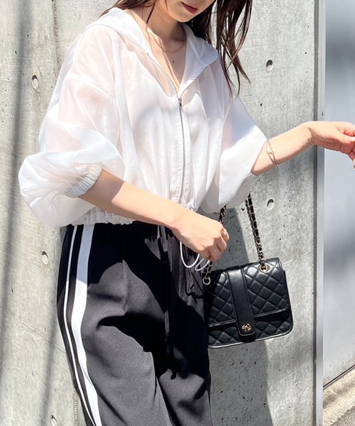 one after another NICE CLAUP（ワンアフターアナザーナイスクラップ）の「シアーボリュームマウンテンパーカー（マウンテンパーカー・レディース・オフホワイト/グレイッシュベージュ/グレー・FREE）」の16枚目の写真