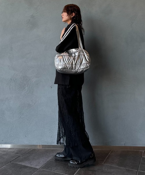 LVEU.(ラブユ.)の「【LVEU.】メタリックキルティングバッグ / BAG 鞄 バッグ トート ボストン ダウン メタリック シルバー ブラック(トートバッグ・レディース・ブラック/シルバー・FREE)」の8枚目の写真