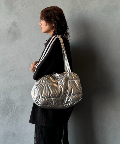 LVEU.(ラブユ.)の「【LVEU.】メタリックキルティングバッグ / BAG 鞄 バッグ トート ボストン ダウン メタリック シルバー ブラック(トートバッグ・レディース・ブラック/シルバー・FREE)」の10枚目の写真