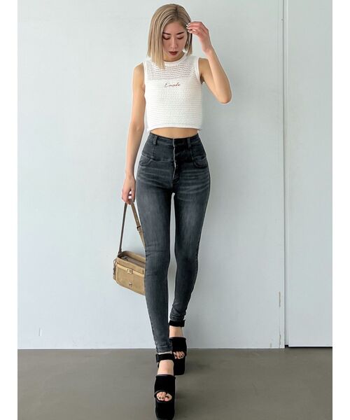 EMODA（エモダ）の「エンブロイダリーコンパクトトップ（タンクトップ・レディース・グリーン/ホワイト/ブラック・FREE）」の6枚目の写真