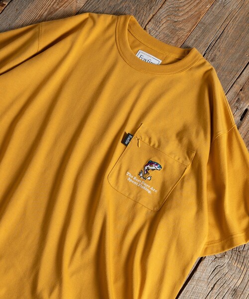 Foxfire（フォックスファイヤー）の「Foxfire/フォックスファイヤー 別注 Foxfire 刺繍ロゴ クルーネック ポケットTシャツ/リラックスフィット/7.6オンス（Tシャツ/カットソー・メンズ・チャコールグレー/ホワイト/ブルー/マスタード/グレー・MEDIUM/LARGE）」の5枚目の写真